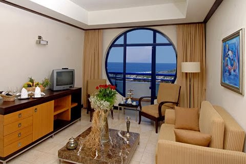 imagini hotel TITANIC LARA